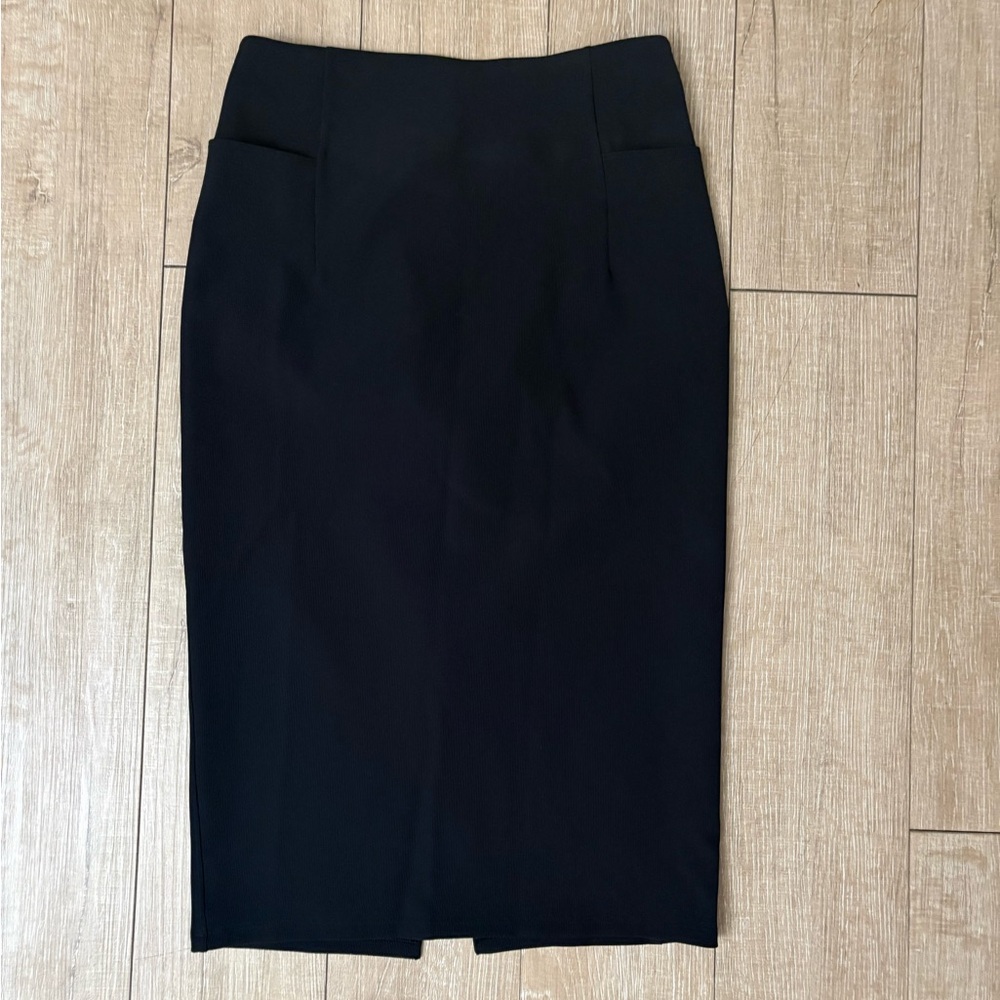 Lululemon Ribbed Black Pencil Skirt - With Pockets - Size 8